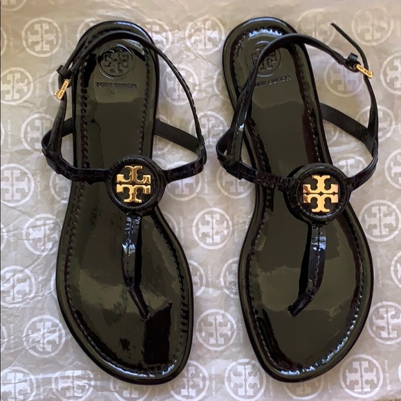 Tory Burch Shoes - Tory Burch Dillan Sandal - Black NWOT✨